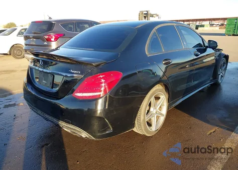 2015 Mercedes-Benz C 300 Sport 4Matic z USA, uszkodzony, nr VIN 55SWF4KB6FU026688